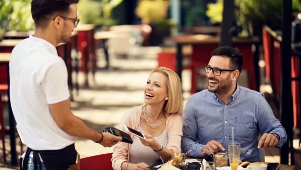 maxxcommunity blog, get repeat customers, restaurant industry, guest wifi, image of couple eating lunch