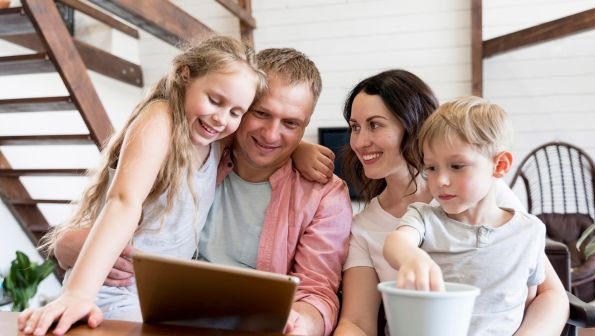 internet providers, internet service provider blog, family on laptop